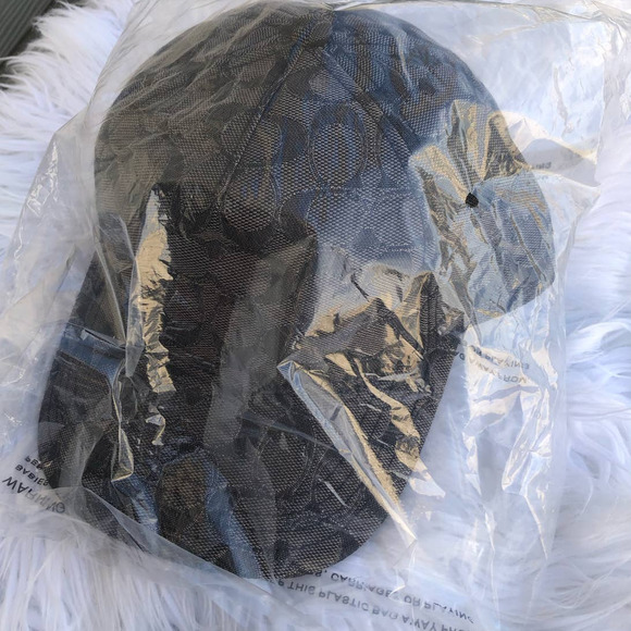New 🎀 Coach Baseball Hat In Metallic Signature - Picture 9 of 10